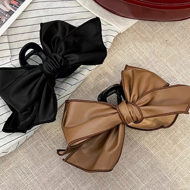 Vintage Leather Bow Hair Clip  - Leatherwork Pony 评论和价格