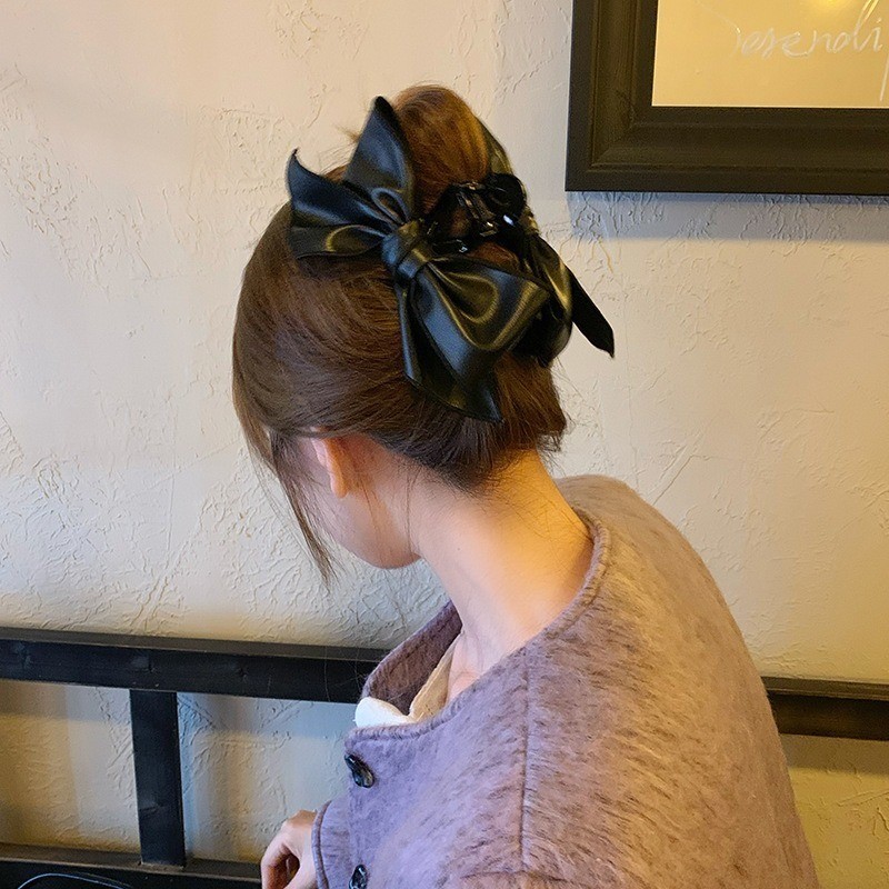 Vintage Leather Bow Hair Clip  - Leatherwork Pony 评论和价格